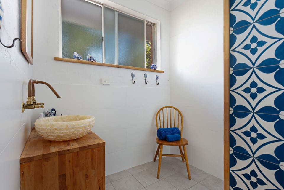 Bathroom 1, separate toilet net to this bathroom