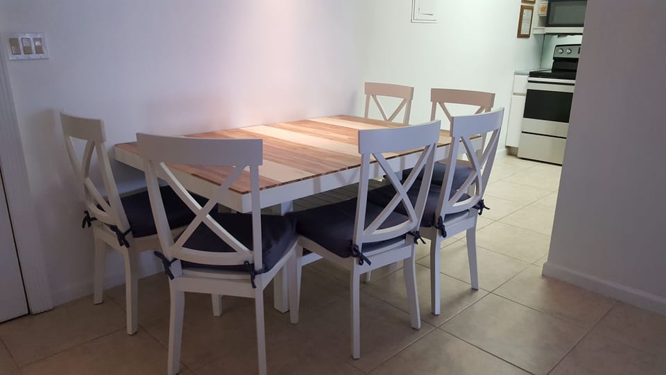 Dining Room w/6chairs