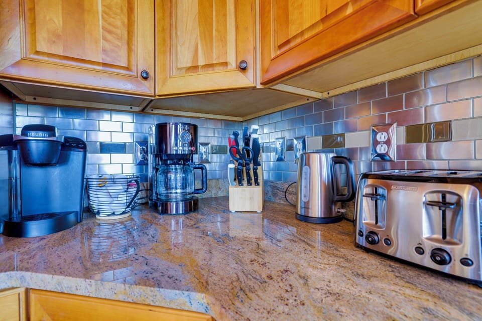 Coffee station (Keurig and Drip)