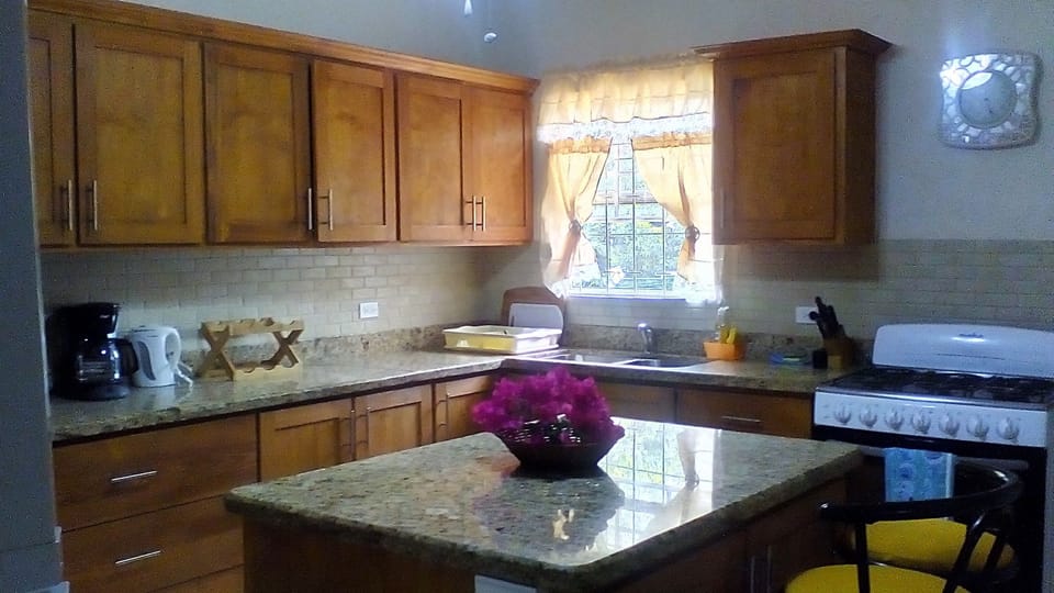 Spacious, modern and fully equipped kitchen for all meal & snack preparation