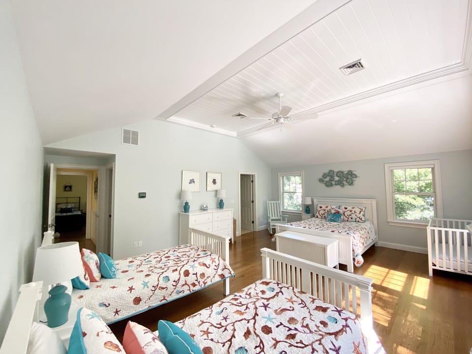 Upstairs bedroom (2) - queen, two twins and a crib
