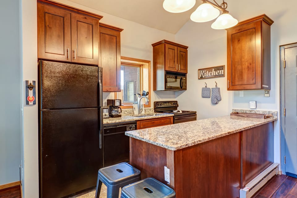 Watch skiers come down the slope out the window of the well-appointed kitchen.