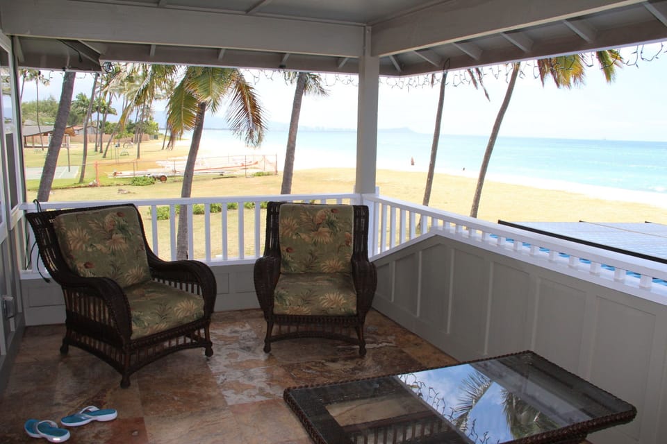 Owners Suite Lanai.  On the beach!  Awesome Diamond Head and Honolulu View.