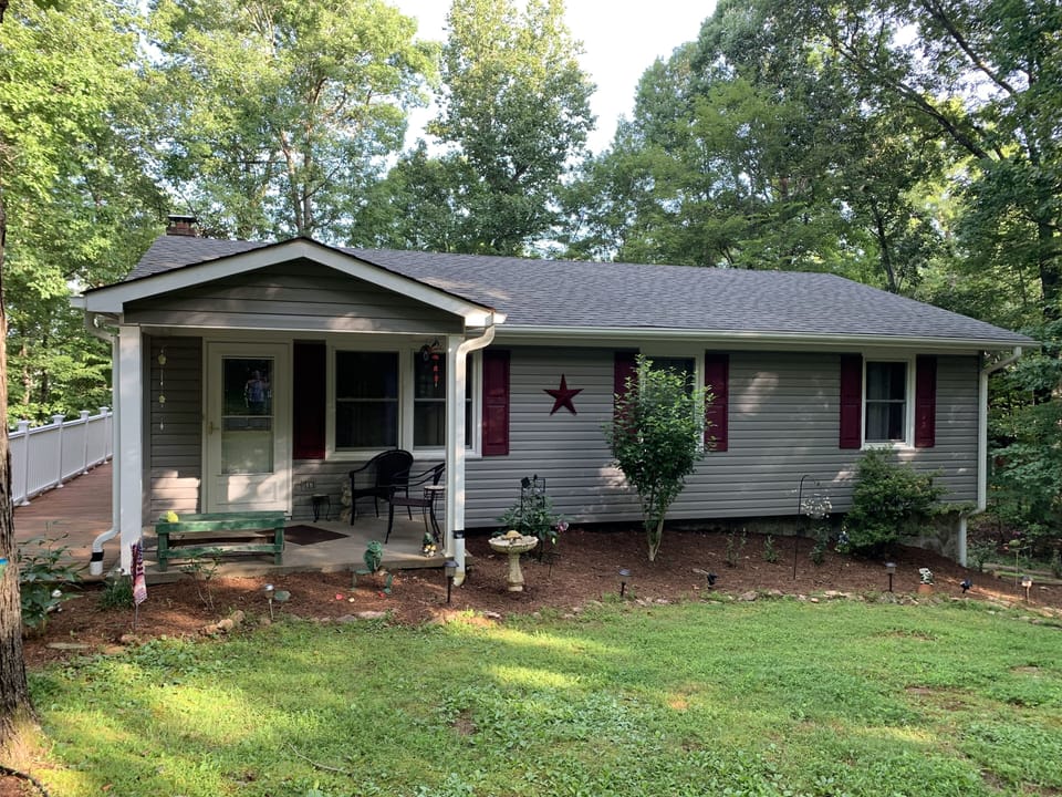 Lovely two level cottage