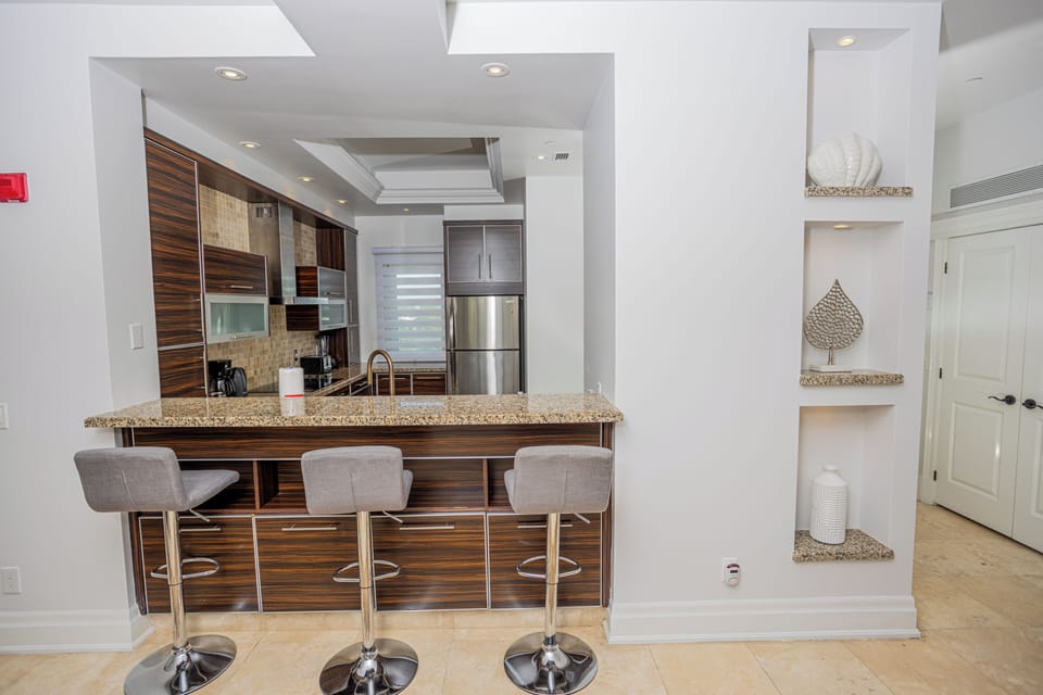 Kitchen bar area