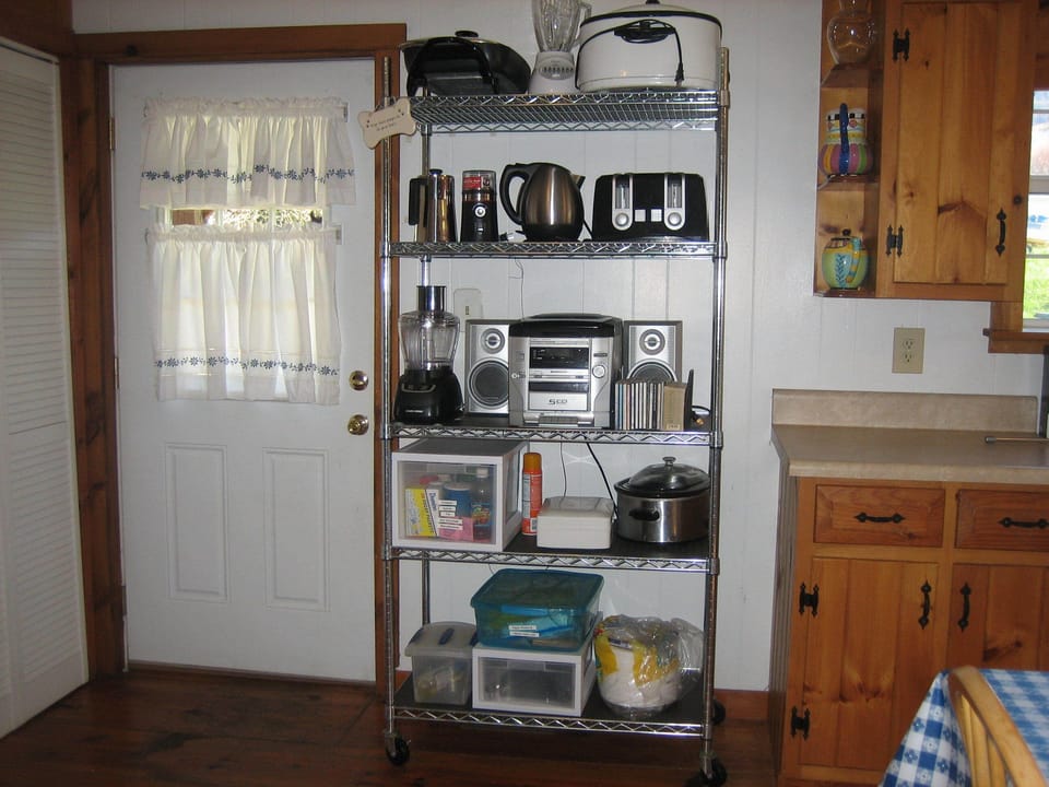 Lots of small appliances to make your cooking easier