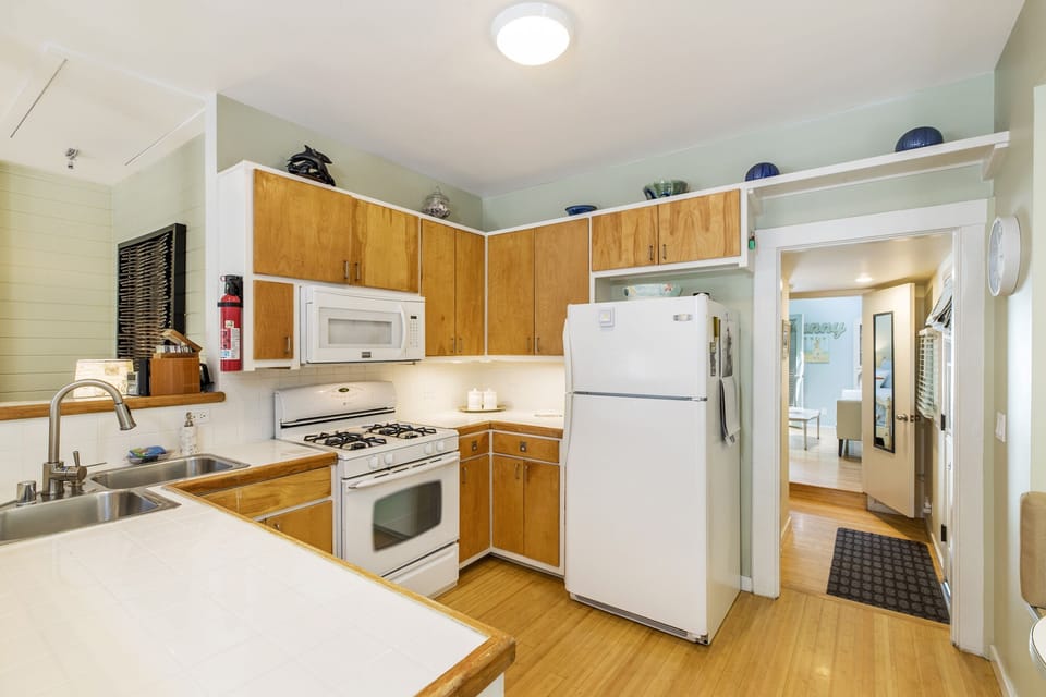 Kitchen is complete with all dishes/pot & pans/appliances. Dishwasher, Gas Stove