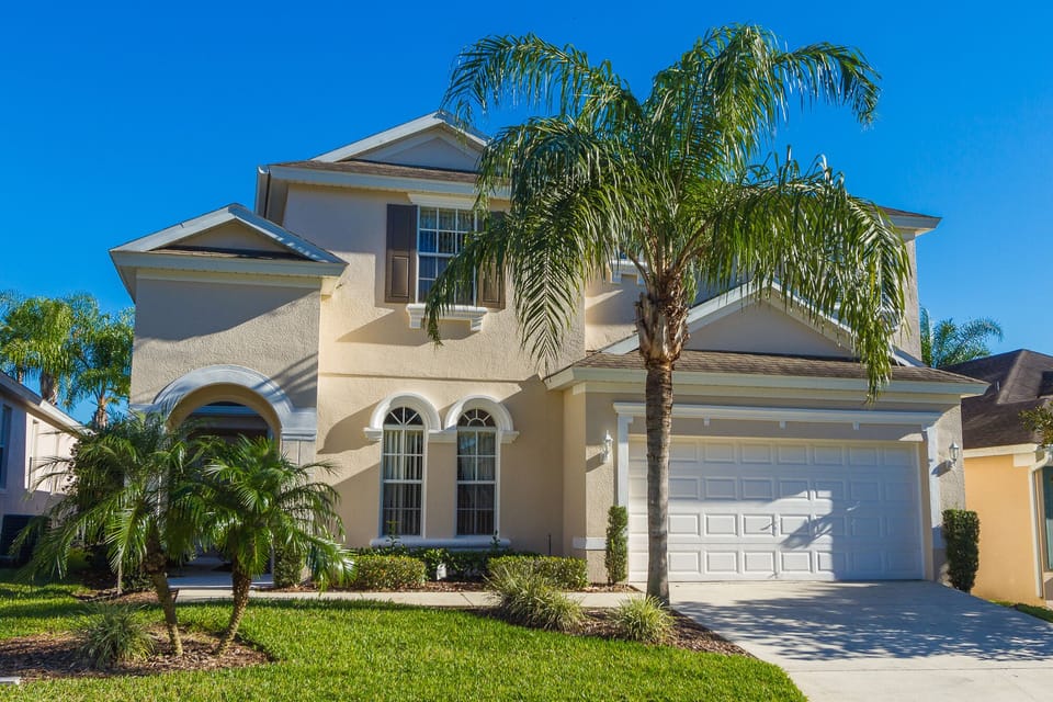 Sunflower villa in beautiful Calabay Parc
