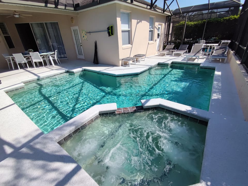 Pool with jacuzzi