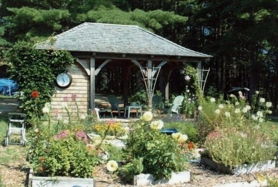 Gazebo for use of Loft guests