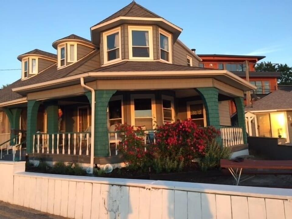 House facing lake. Full veranda. Ample seating. Screen porch. Upstairs master BR  