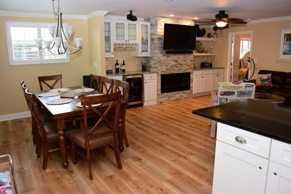 Dining & Living Areas
