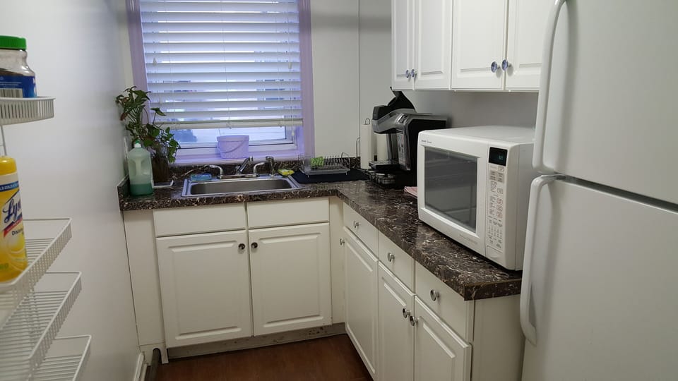 Kitchenette w/coffee maker, fridge, microwave, toaster & utensils.