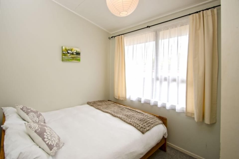 Bedroom 2 with Queen bed