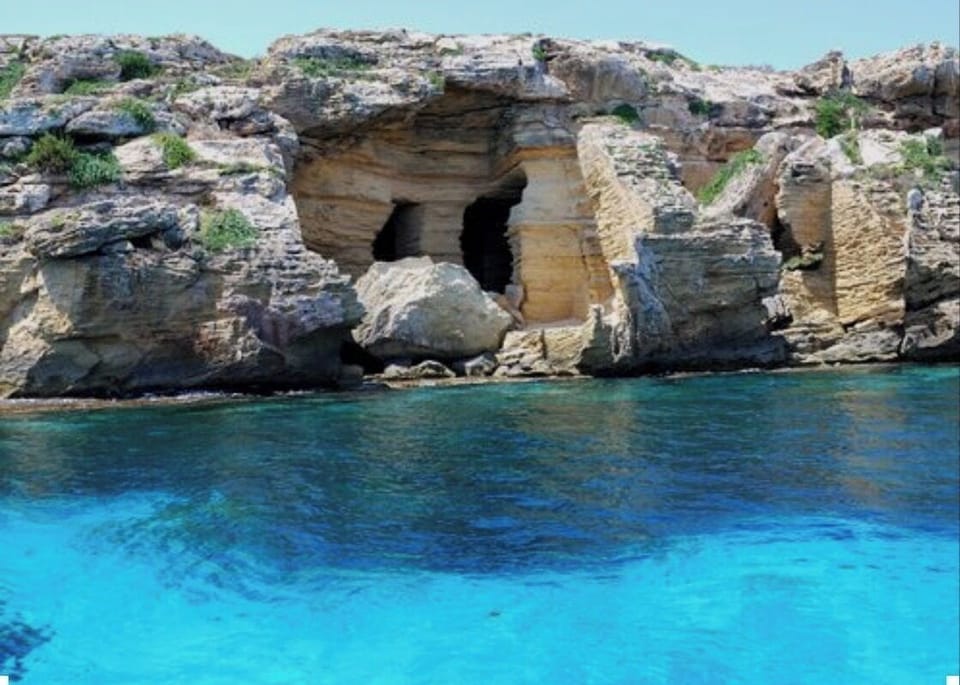 5 min walk to port , 15 to 20 min boat ride to beautiful Favignana