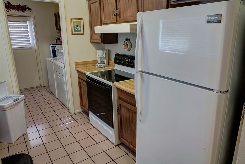 Kitchen alt view.