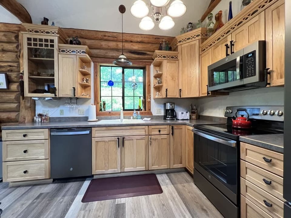 Full kitchen with brand new appliances