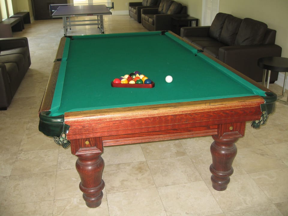 Game room (table tennis/ping pong and pool tables)