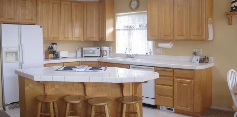 Kitchen & Breakfast bar