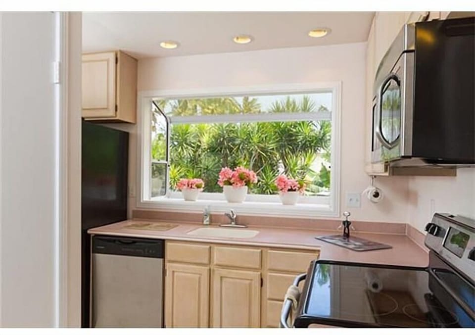 Full -sized microwave, stove/oven, dishwasher and fridge.