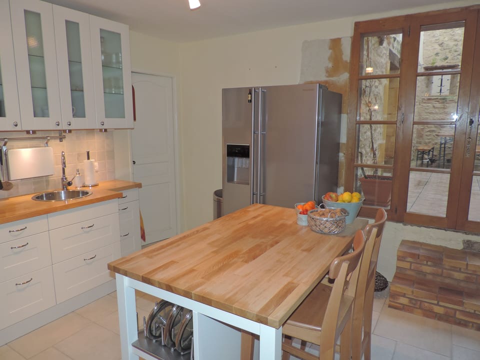 Kitchen to Courtyard