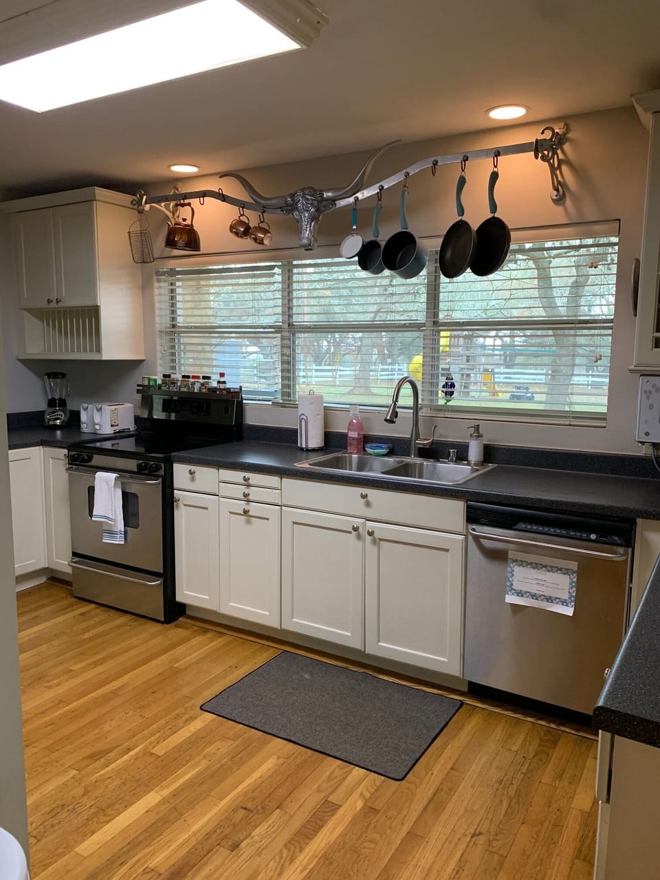 Fully equipped country style kitchen