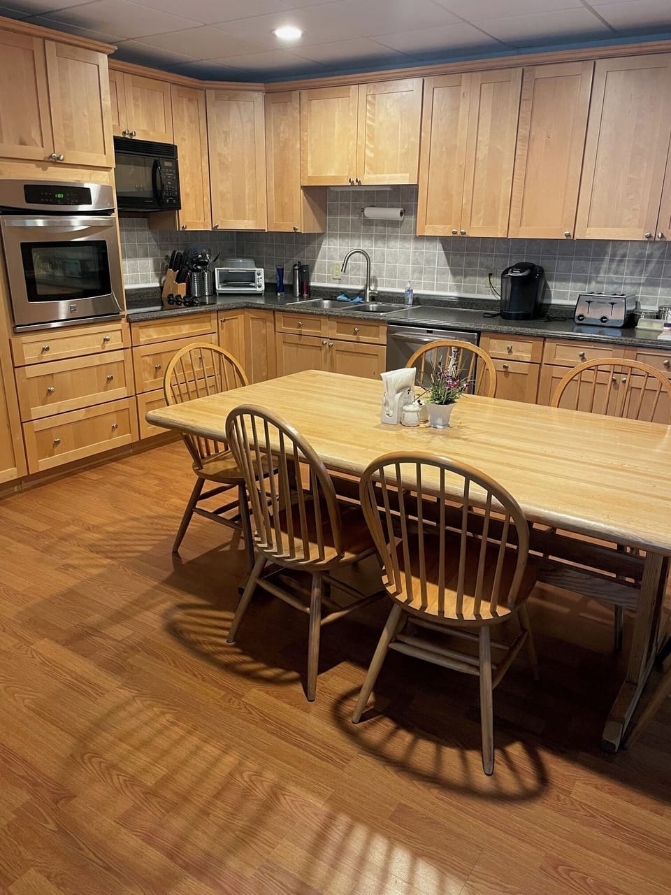 Kitchen/DIning Area