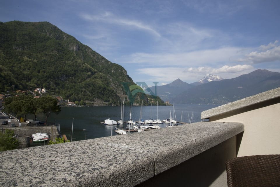 Every bedrooms has terrace on the lake.