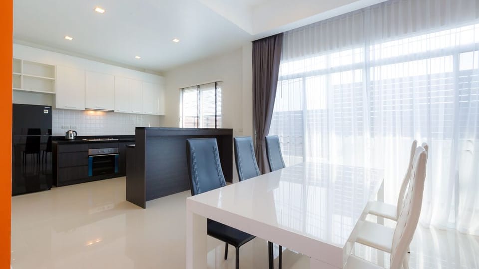 dining area with 6 chairs