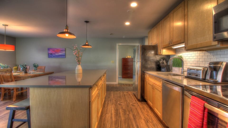 The property features a fully-equipped kitchen complete with a cozy dining area furnished with a table and chairs.