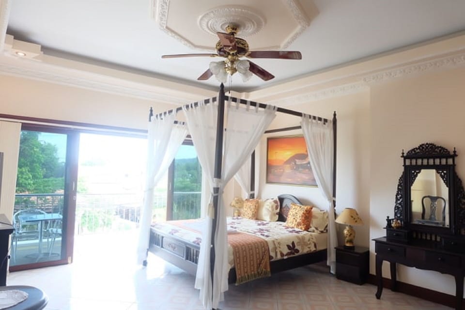 Room 6, interior view.