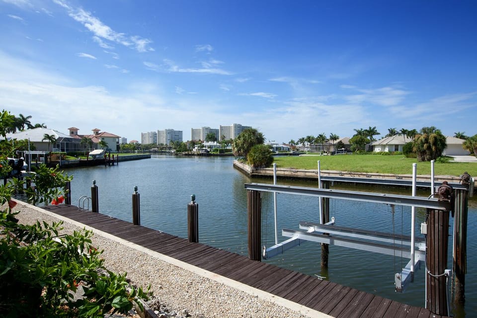 Boat dock and Lift. 10,000Lb capacity.