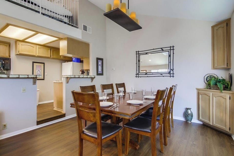 Dining seating for 6