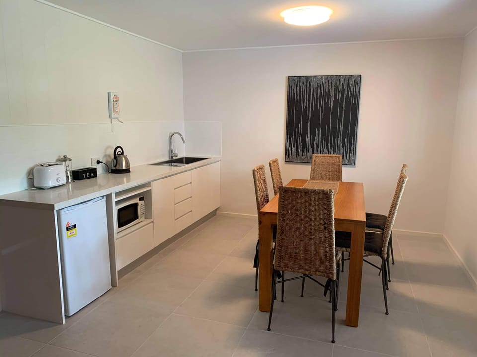 Kitchenette + dining + 
TV / lounge area (out of view)