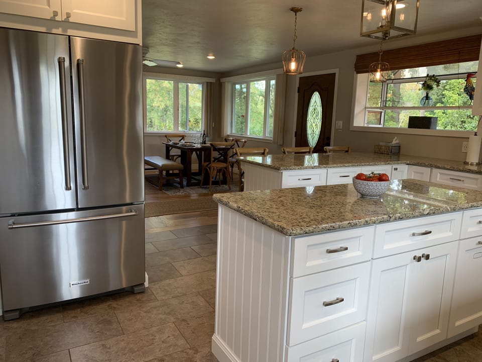 Refrigerator with cold water and ice