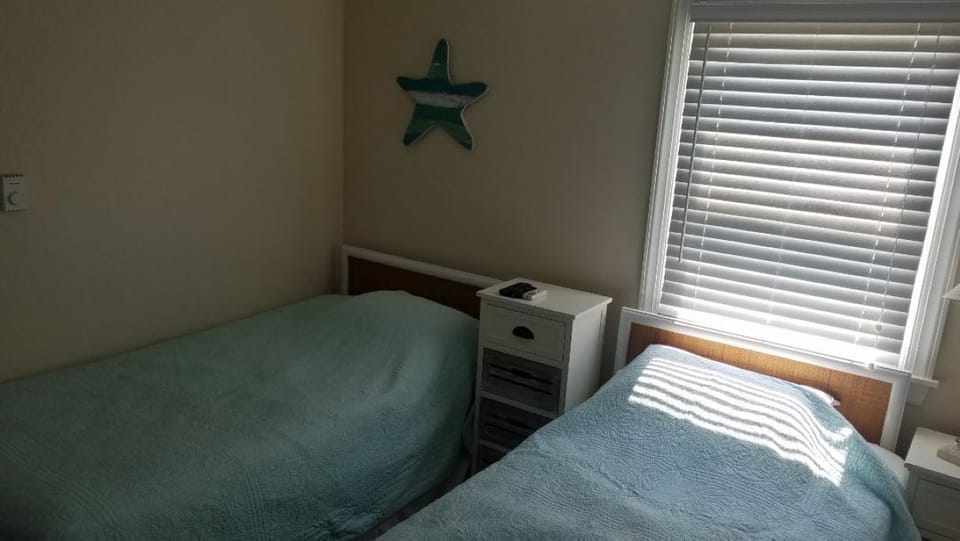 Twin bedroom