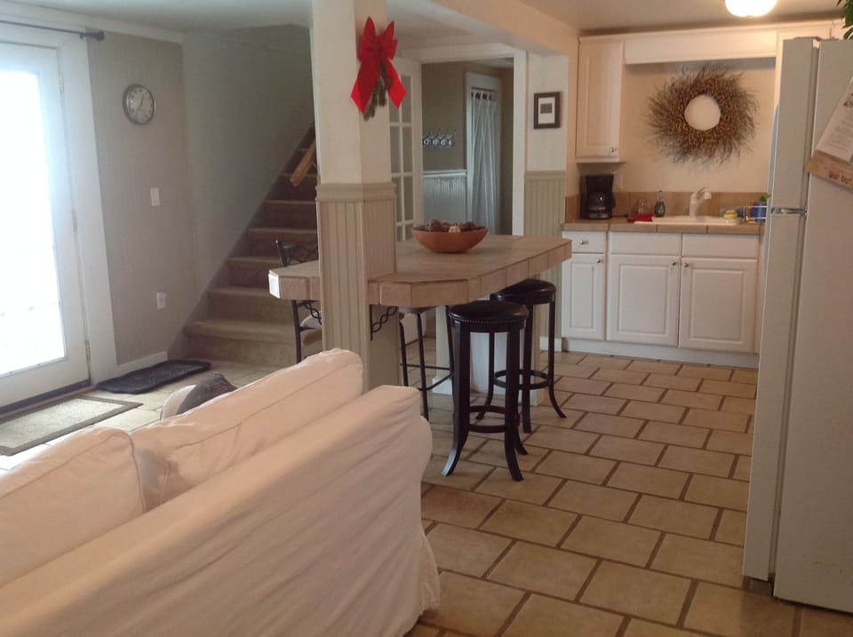 Second  bedroom entrance.