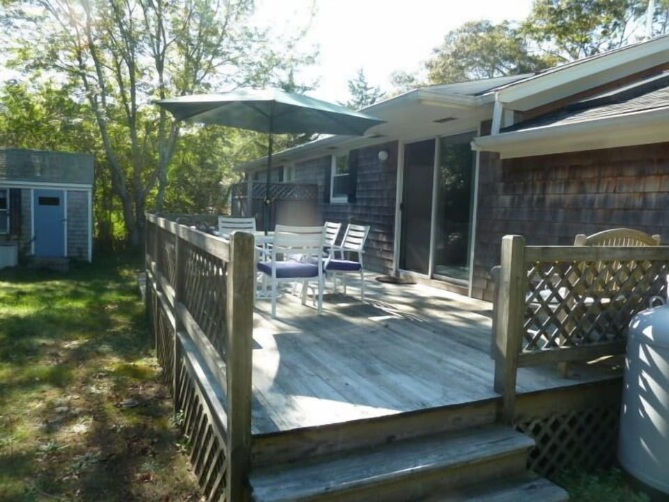 Deck/yard