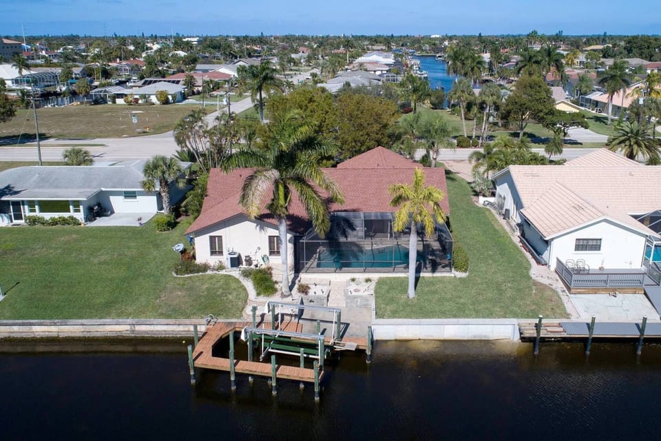Rent a boat or bring your own to keep at the dock! (the boat lift is NOT available for guest use)