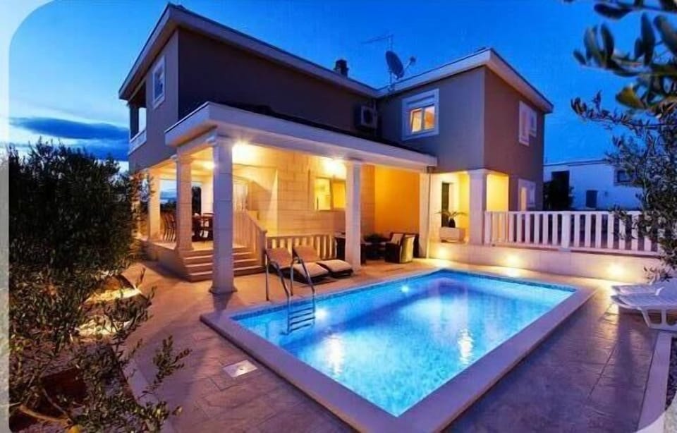 Villa: At night