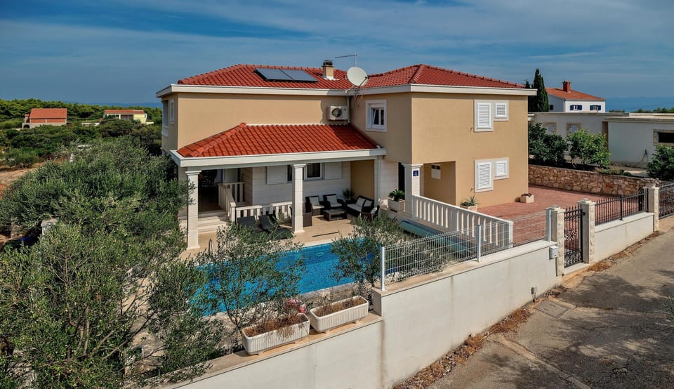 Villa:Outdoor living