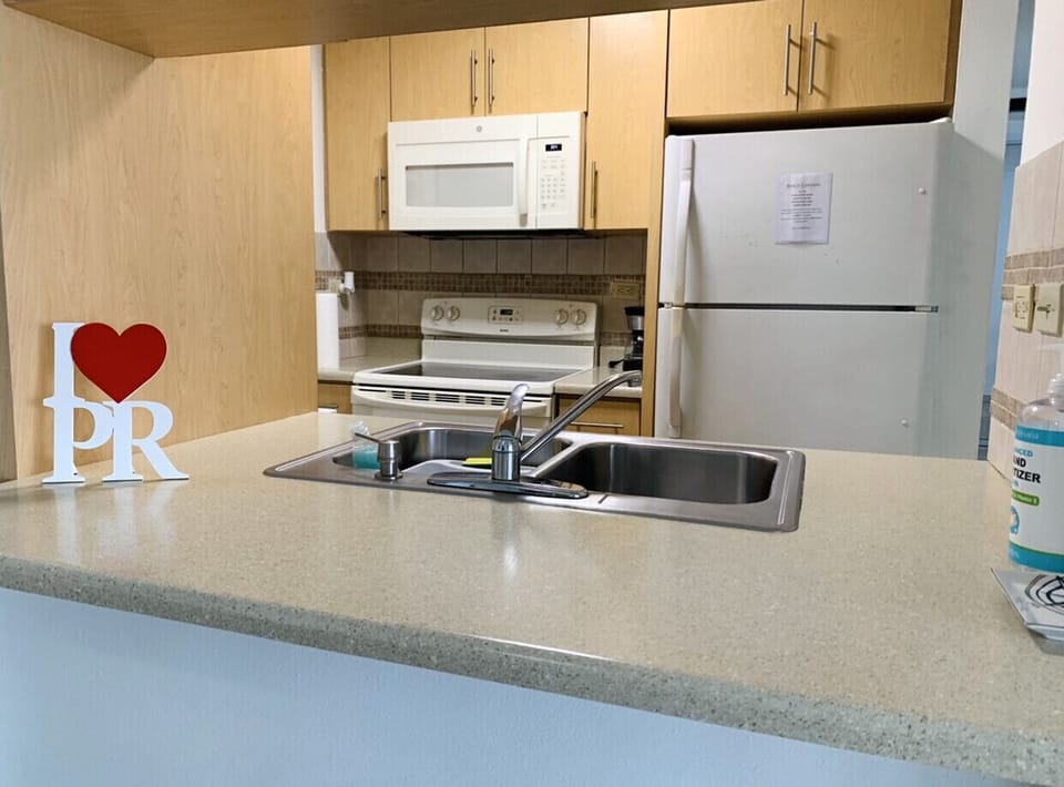 Full kitchen