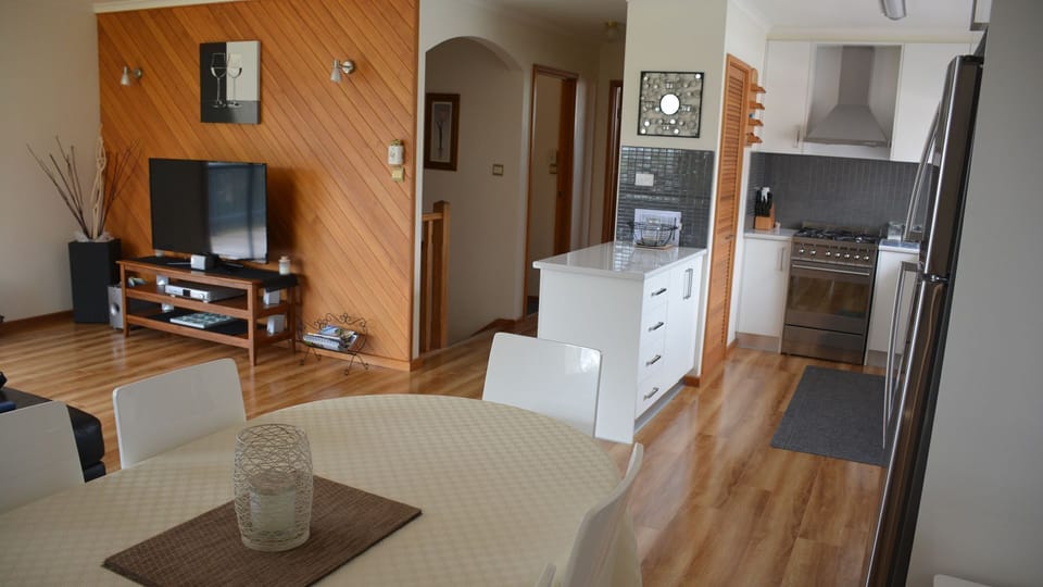 Kitchen / Dining