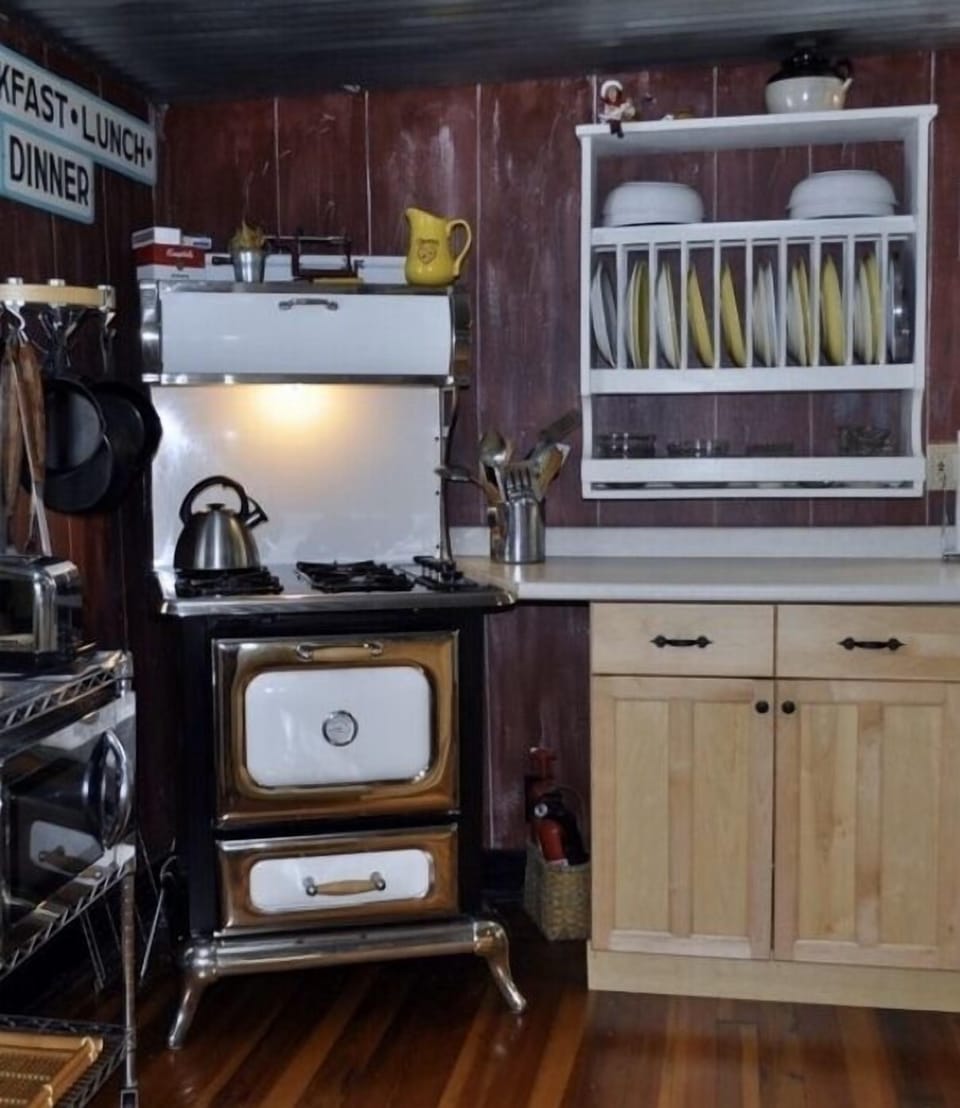 Modern Replica - gas stove with convection oven. 