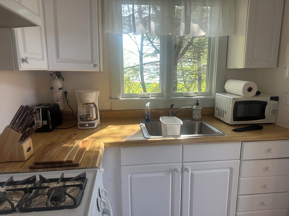 Full kitchen 