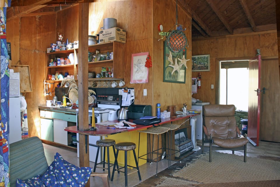 KITCHEN (moderate size: fridge just out of pic! has small freezer compartment.