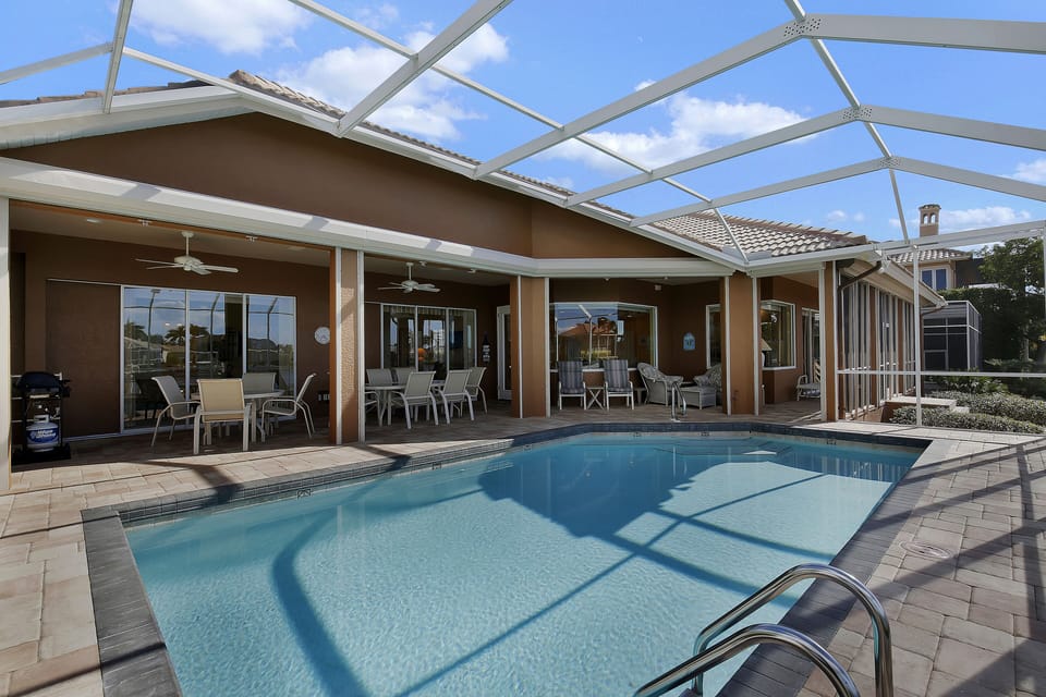 Pool and Covered Shaded Eating Area - Screened in Lanai