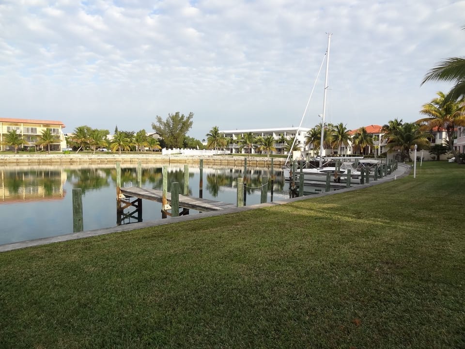 Spacious channel cul de sac
