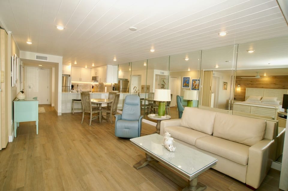 Livingroom Sanibel Island Sundial Resort A-206