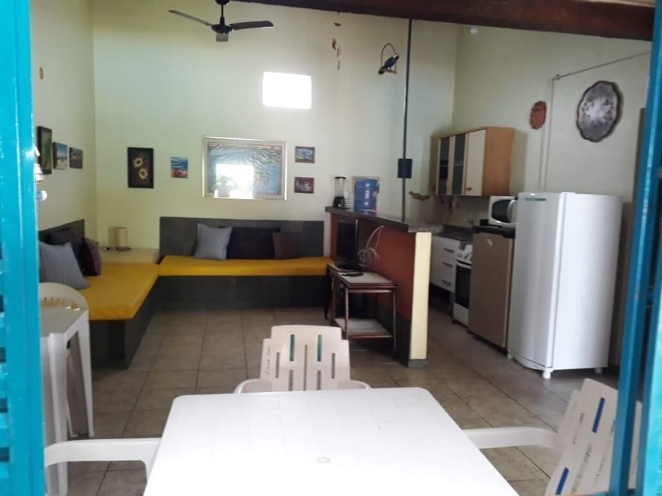 SALA COM TV 32"+TV BOX ISYS COM COZINHA AMERICANA COMPLETA